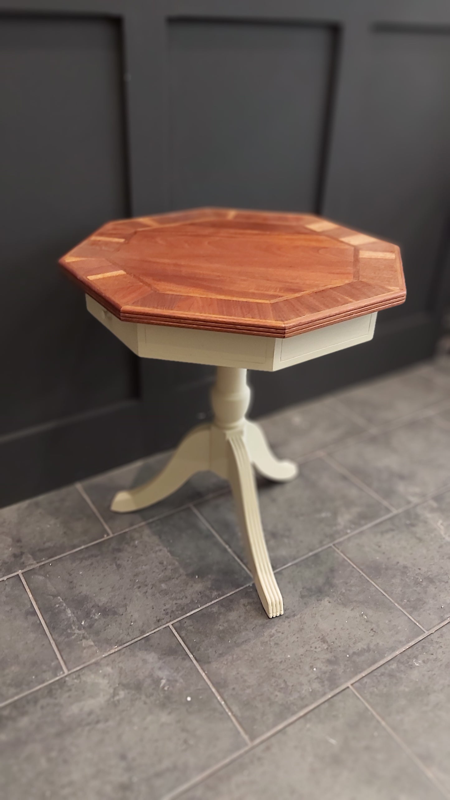 Occasional table