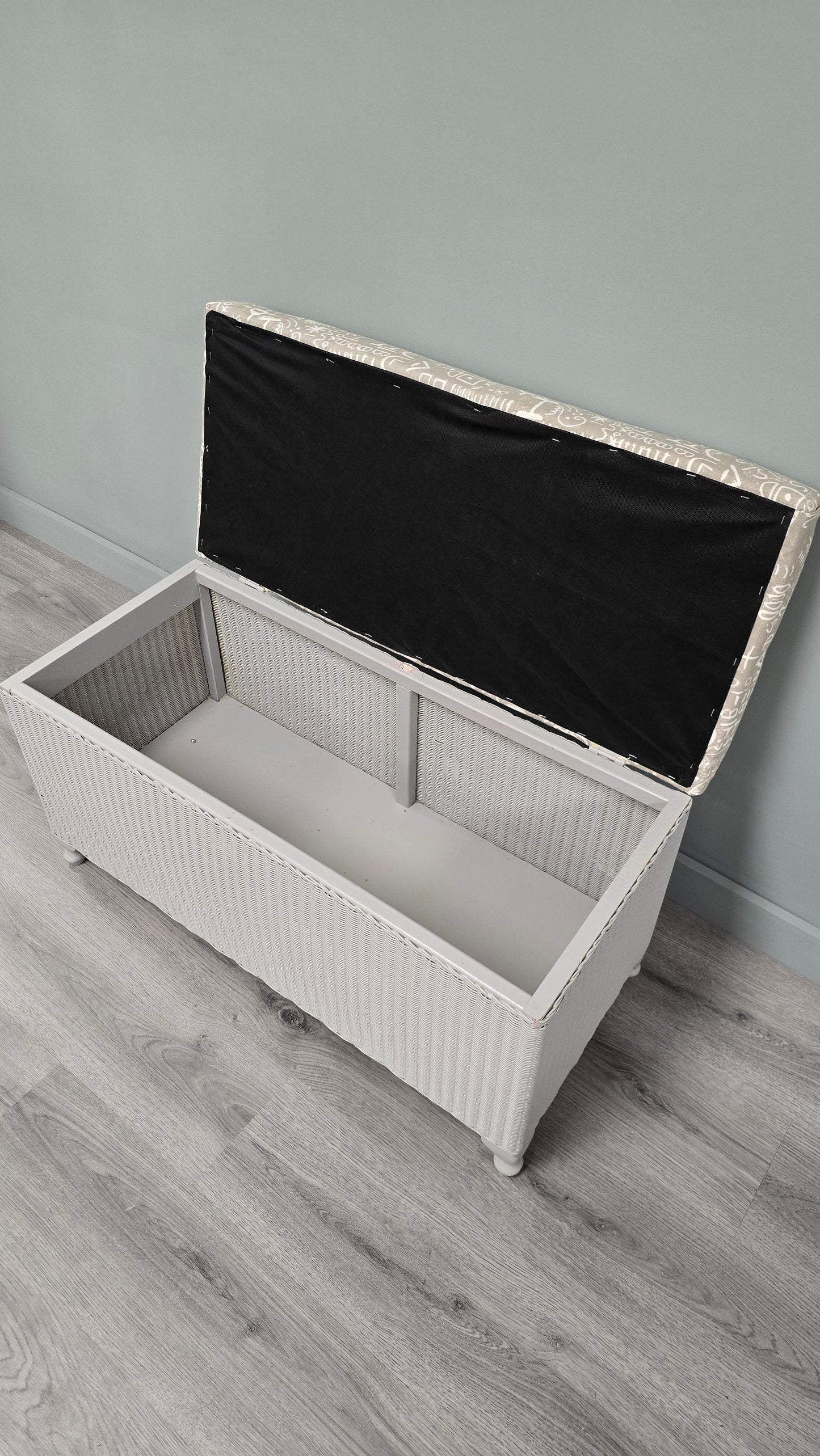 Lloyd Loom Ottoman
