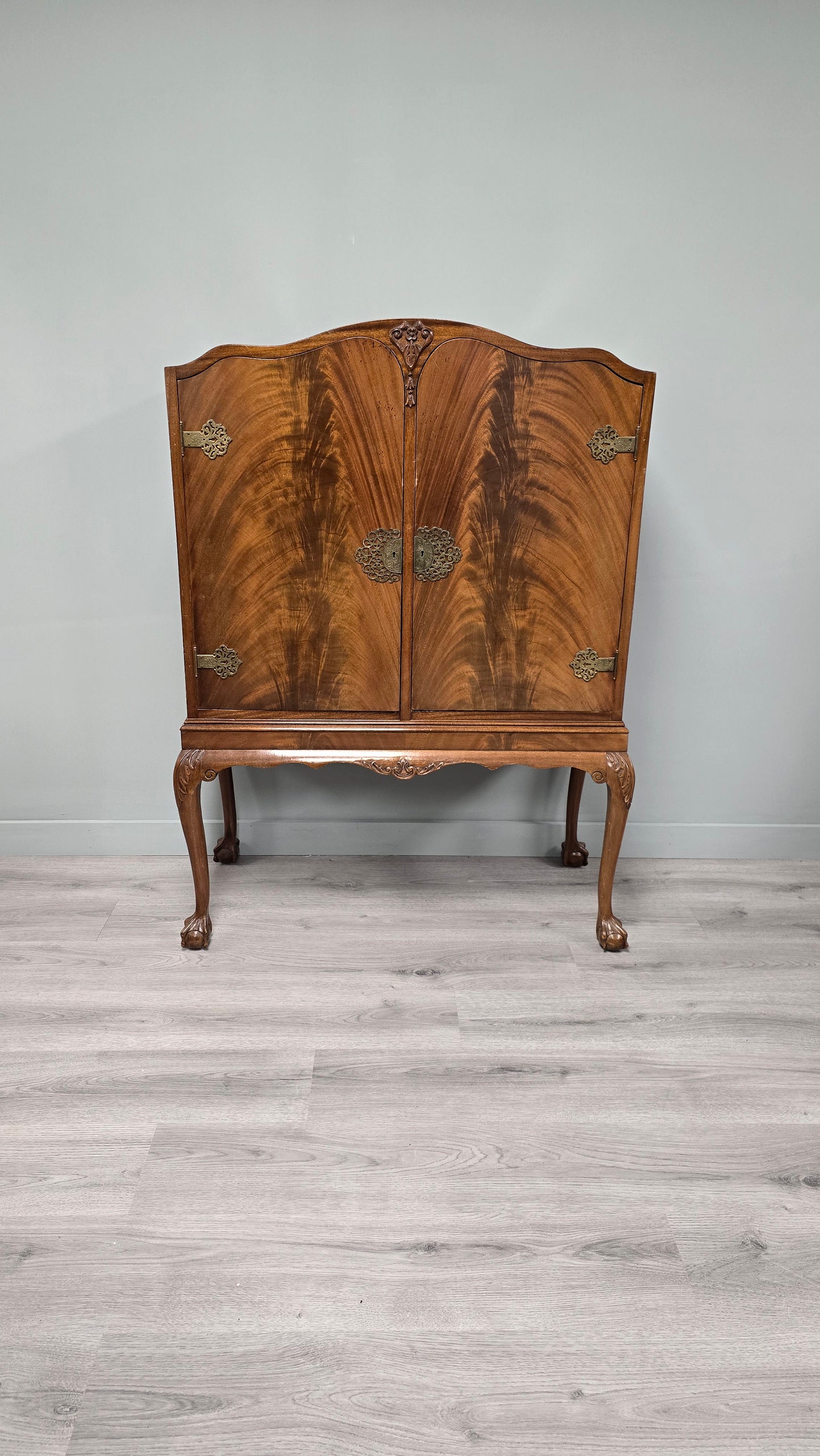 Vintage Clawfoot Drinks cabinet