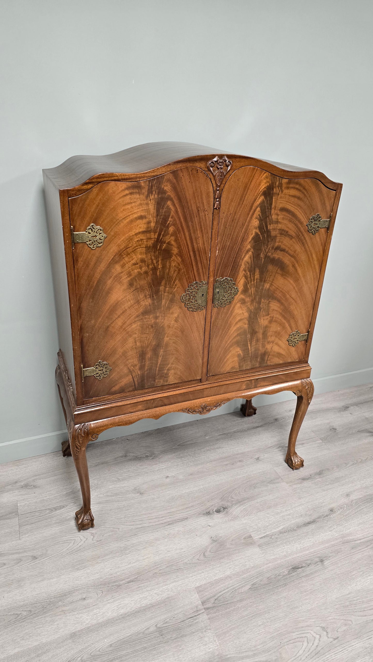Vintage Clawfoot Drinks cabinet