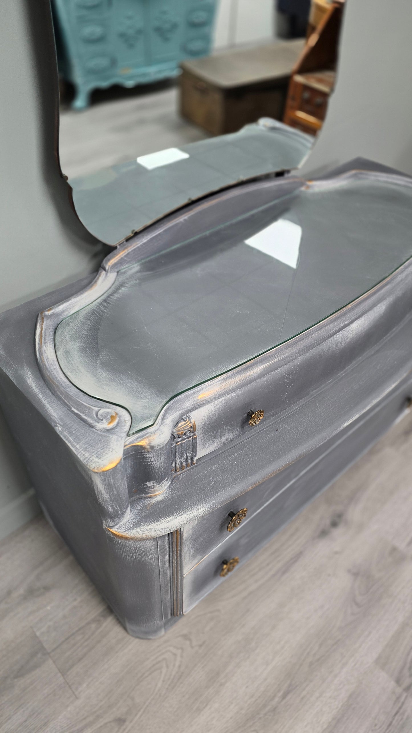 Dressing table with 3 drawers