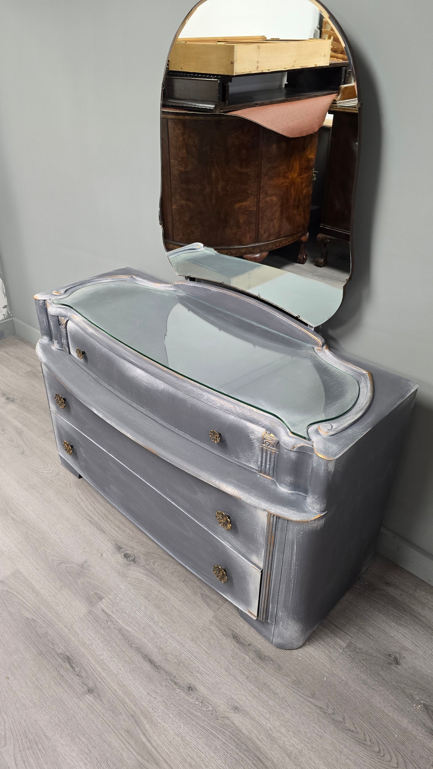 Dressing table with 3 drawers