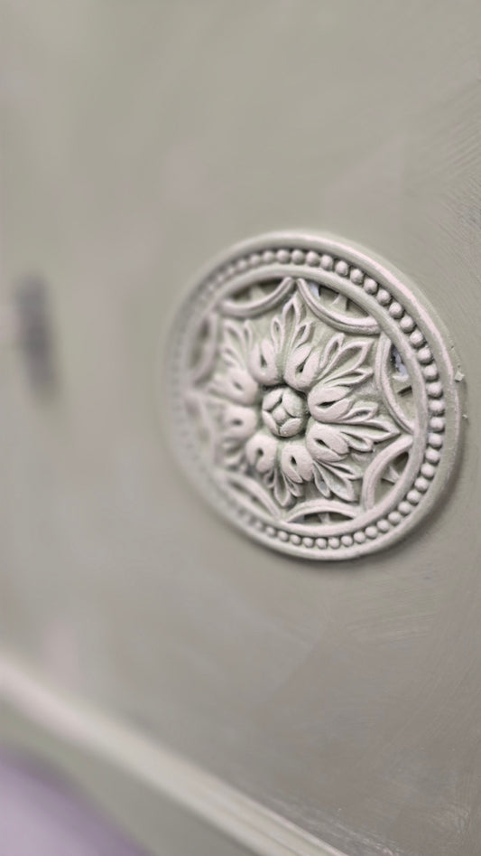 Château Grey cupboard