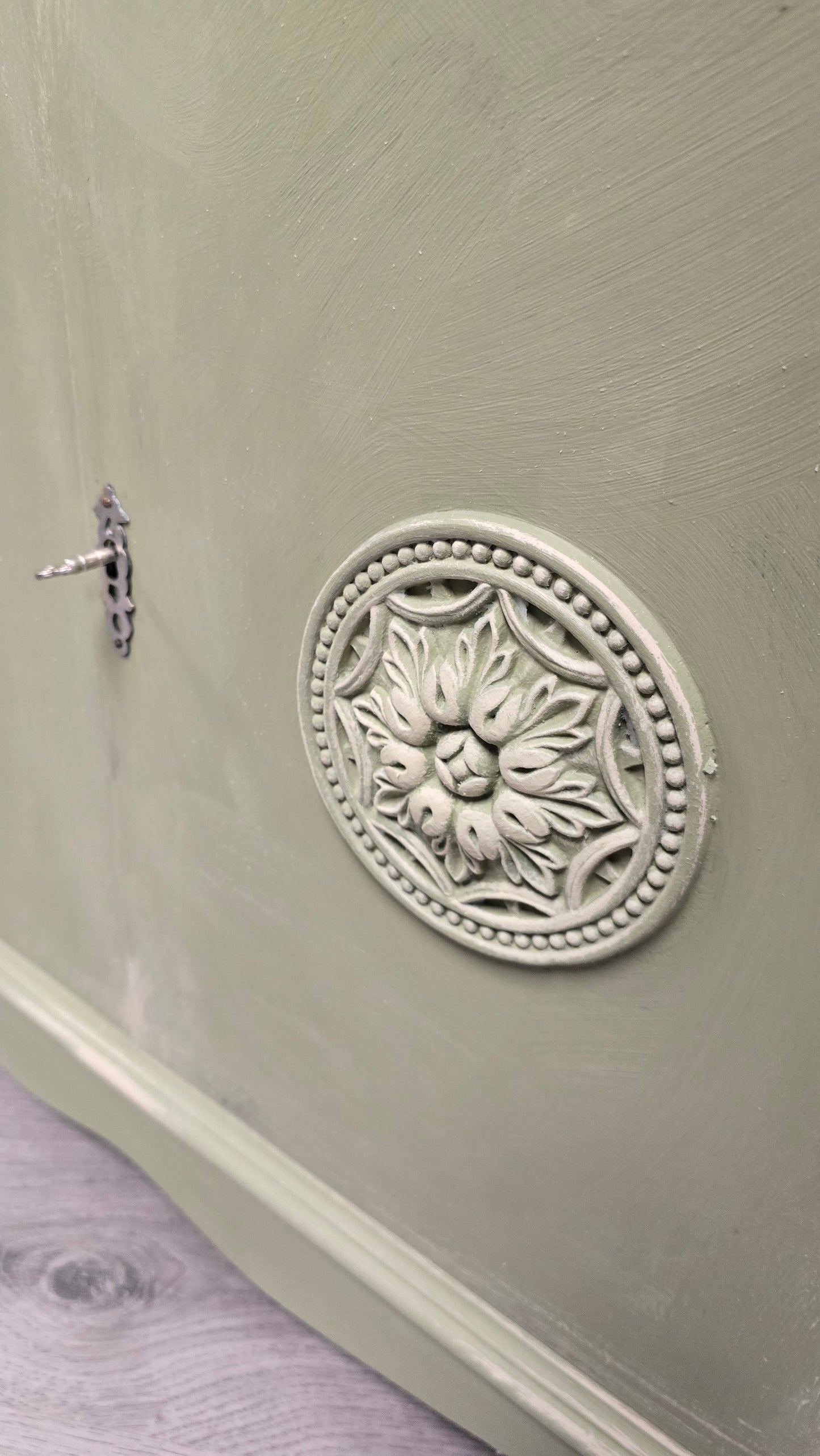 Château Grey cupboard