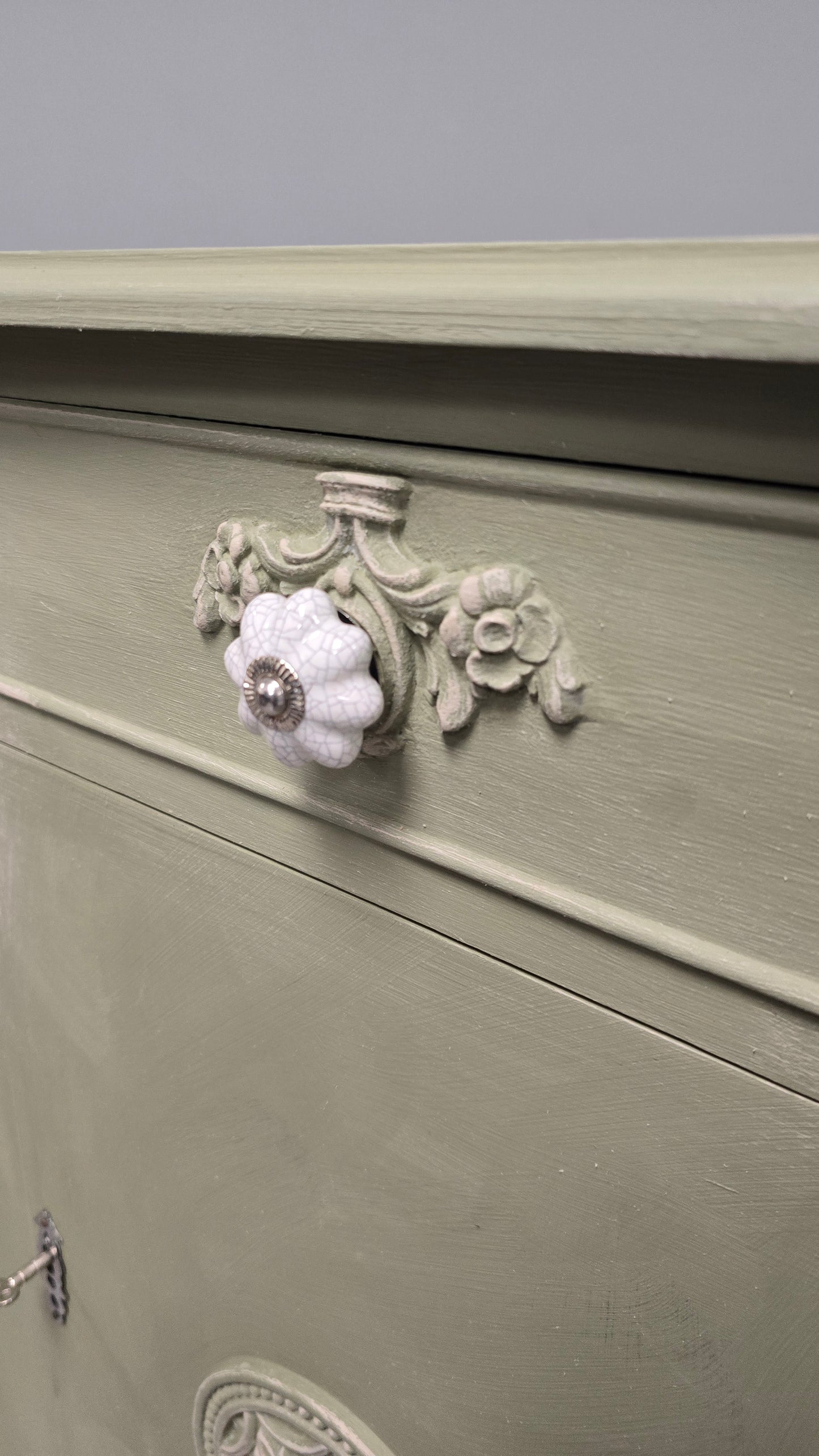 Château Grey cupboard