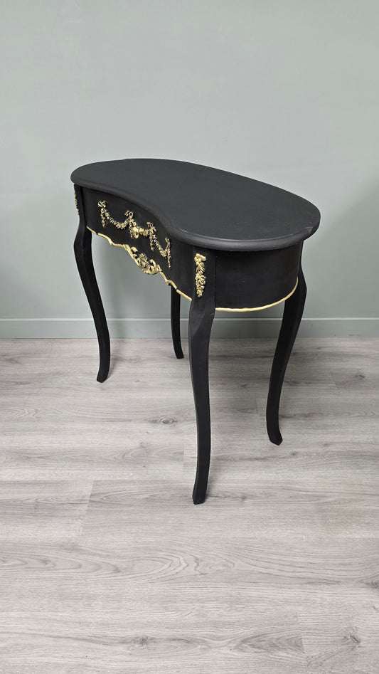 Sidetable with drawer