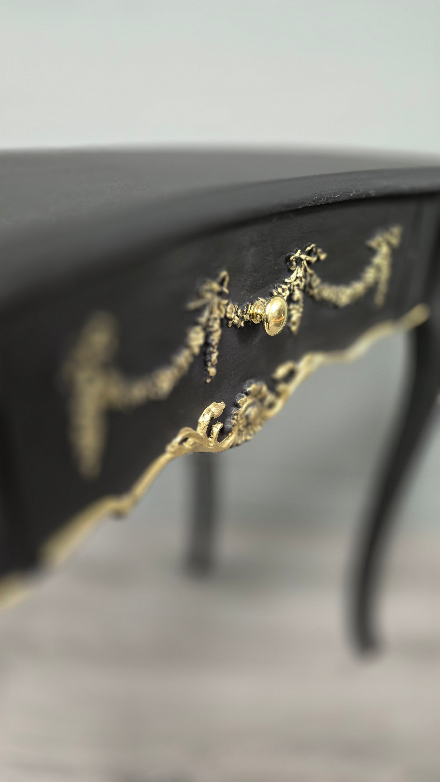 Sidetable with drawer