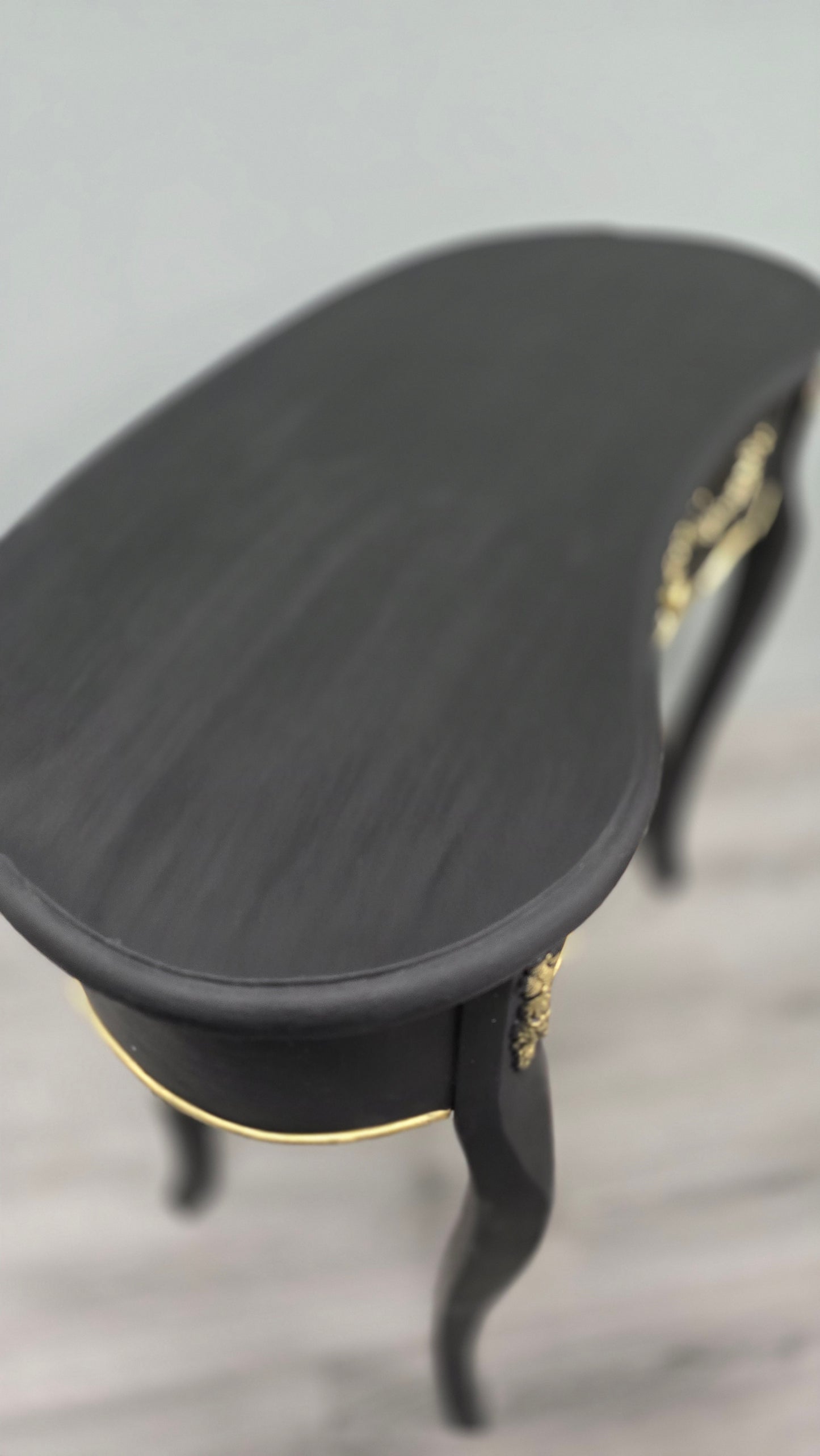 Sidetable with drawer