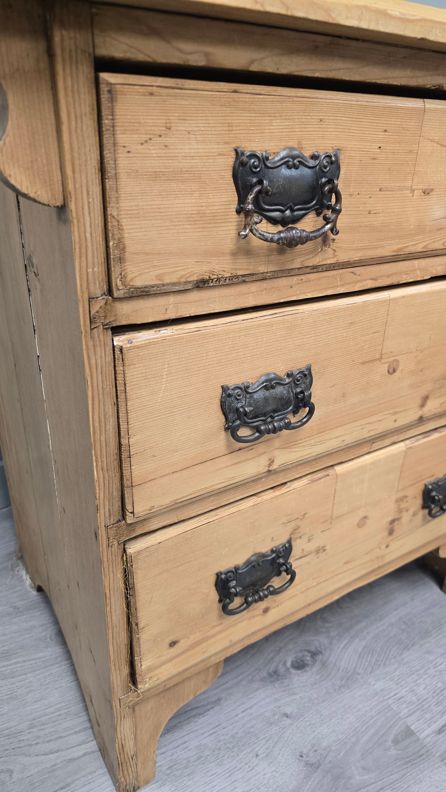 Rustic Chest of drawers with mirror