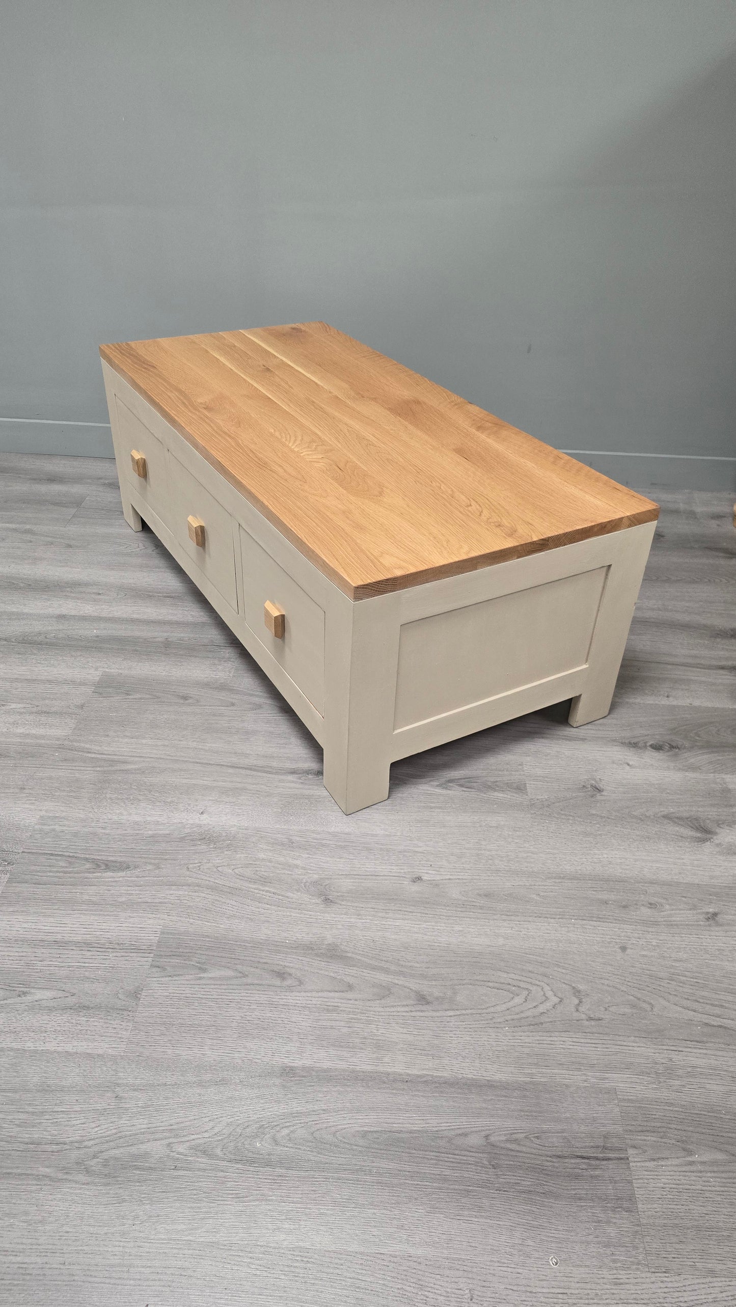 Oak Coffee Table with 6 drawers