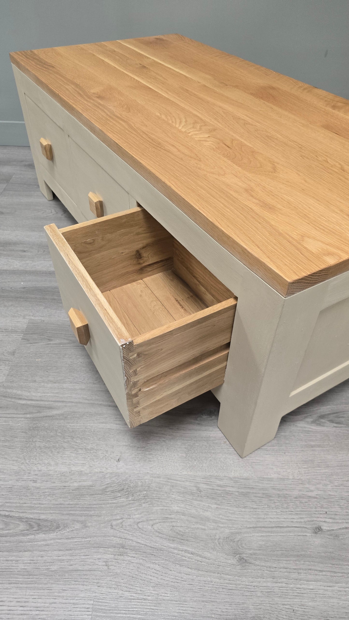 Oak Coffee Table with 6 drawers