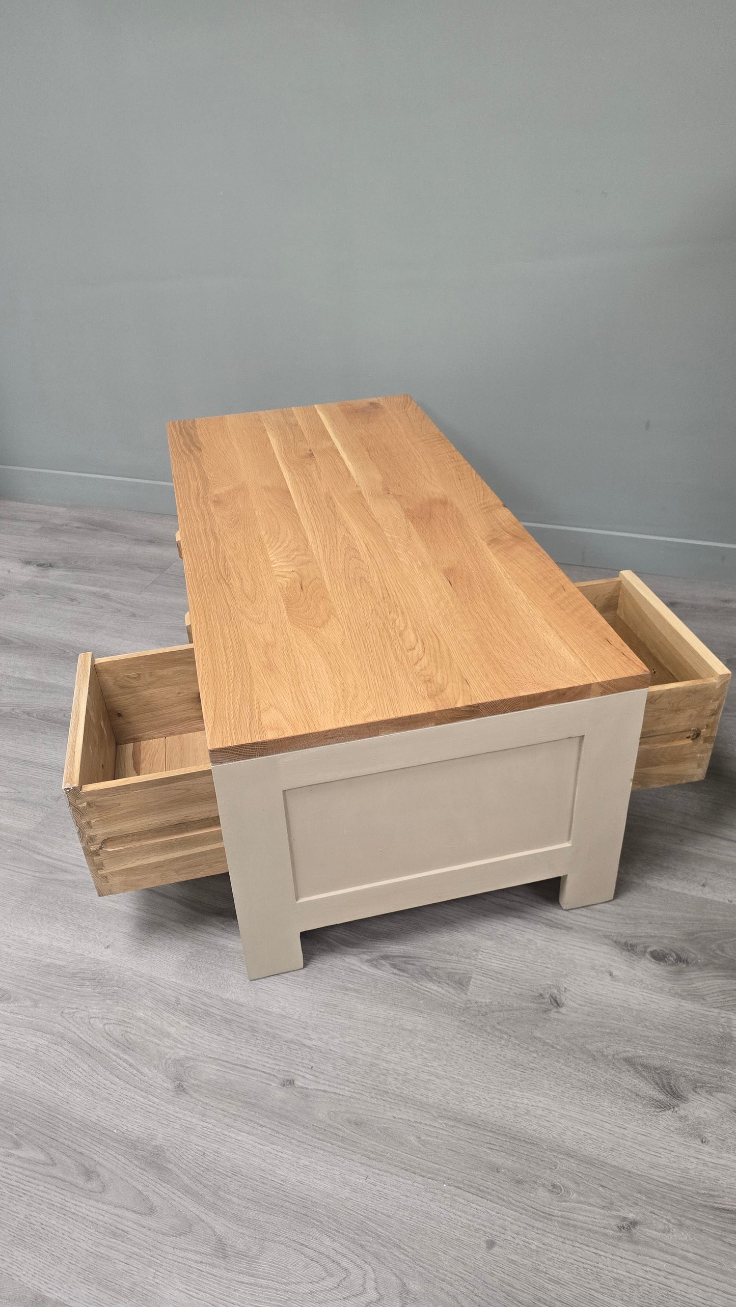 Oak Coffee Table with 6 drawers