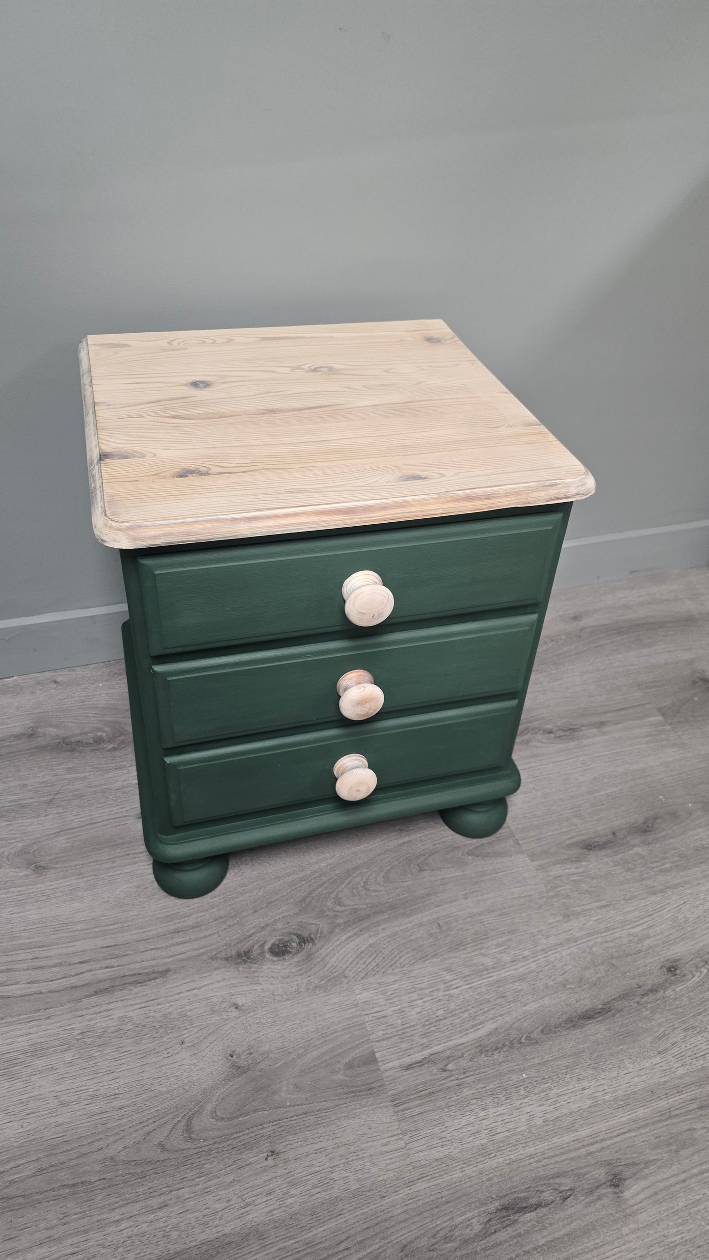 3drawer Bedside table