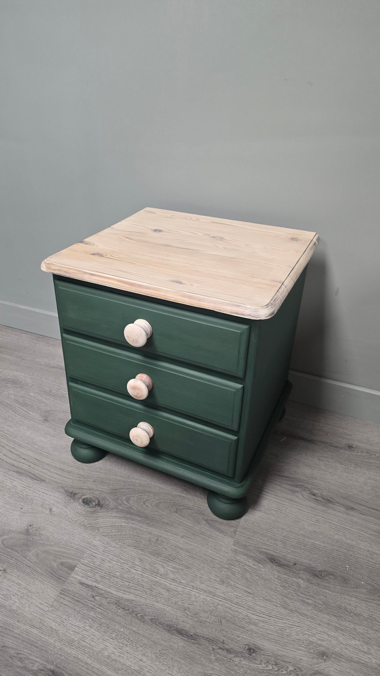3drawer Bedside table