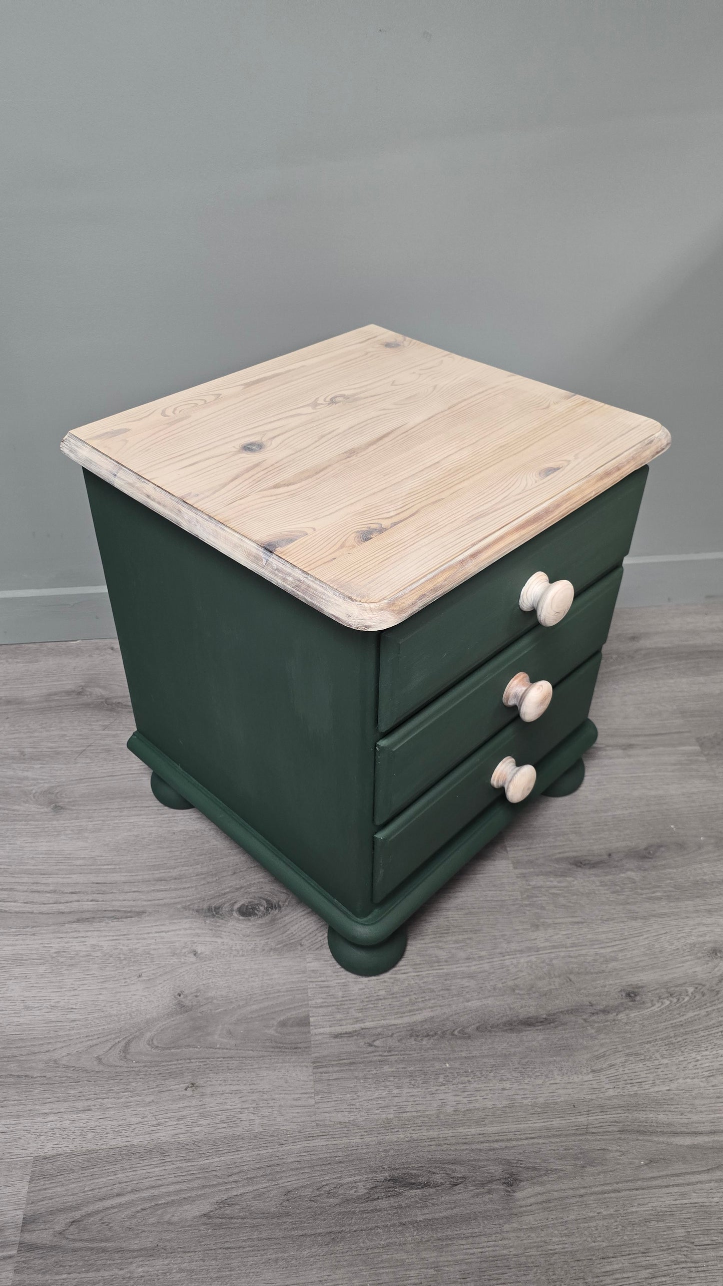 3drawer Bedside table