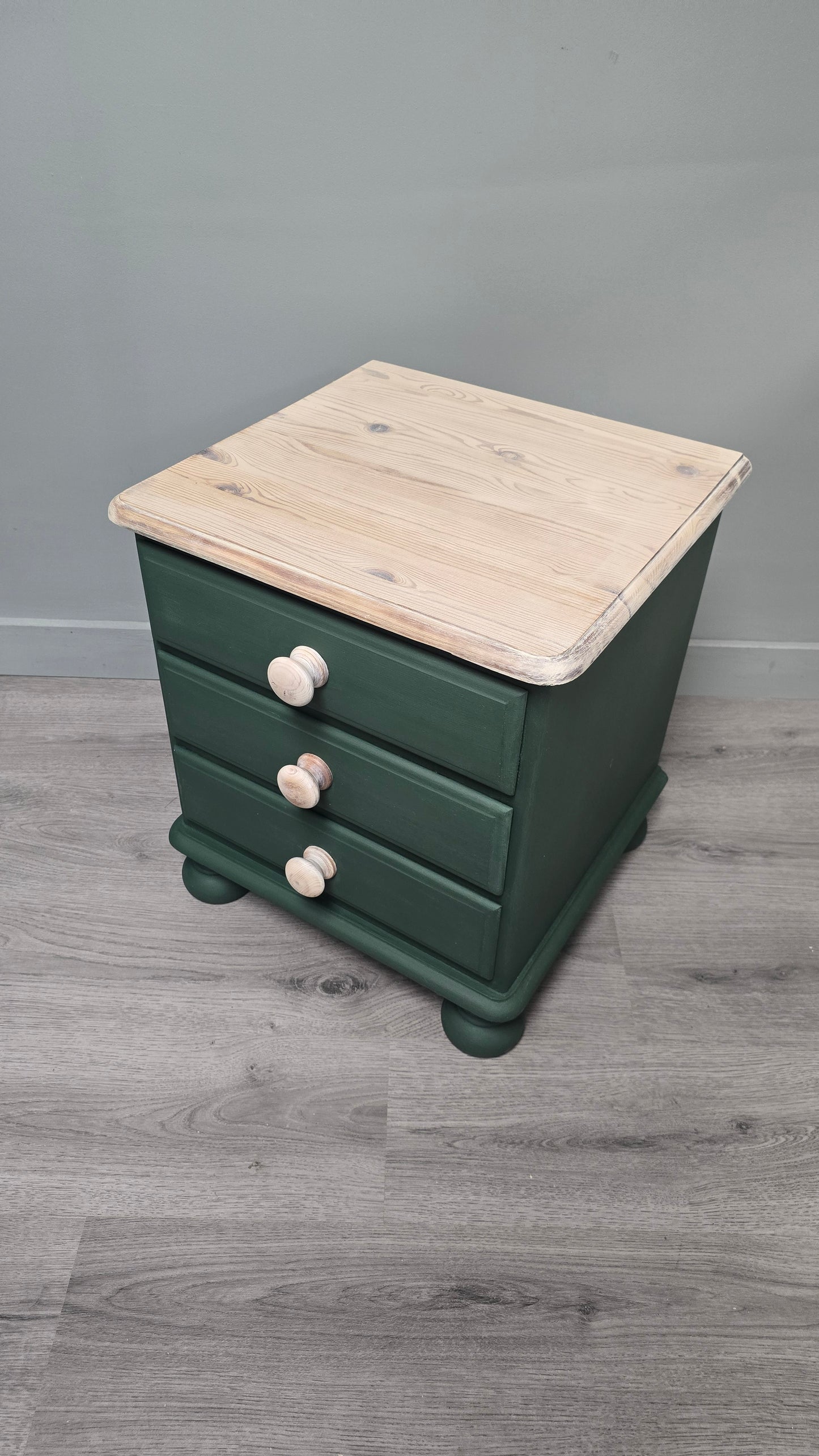 3drawer Bedside table
