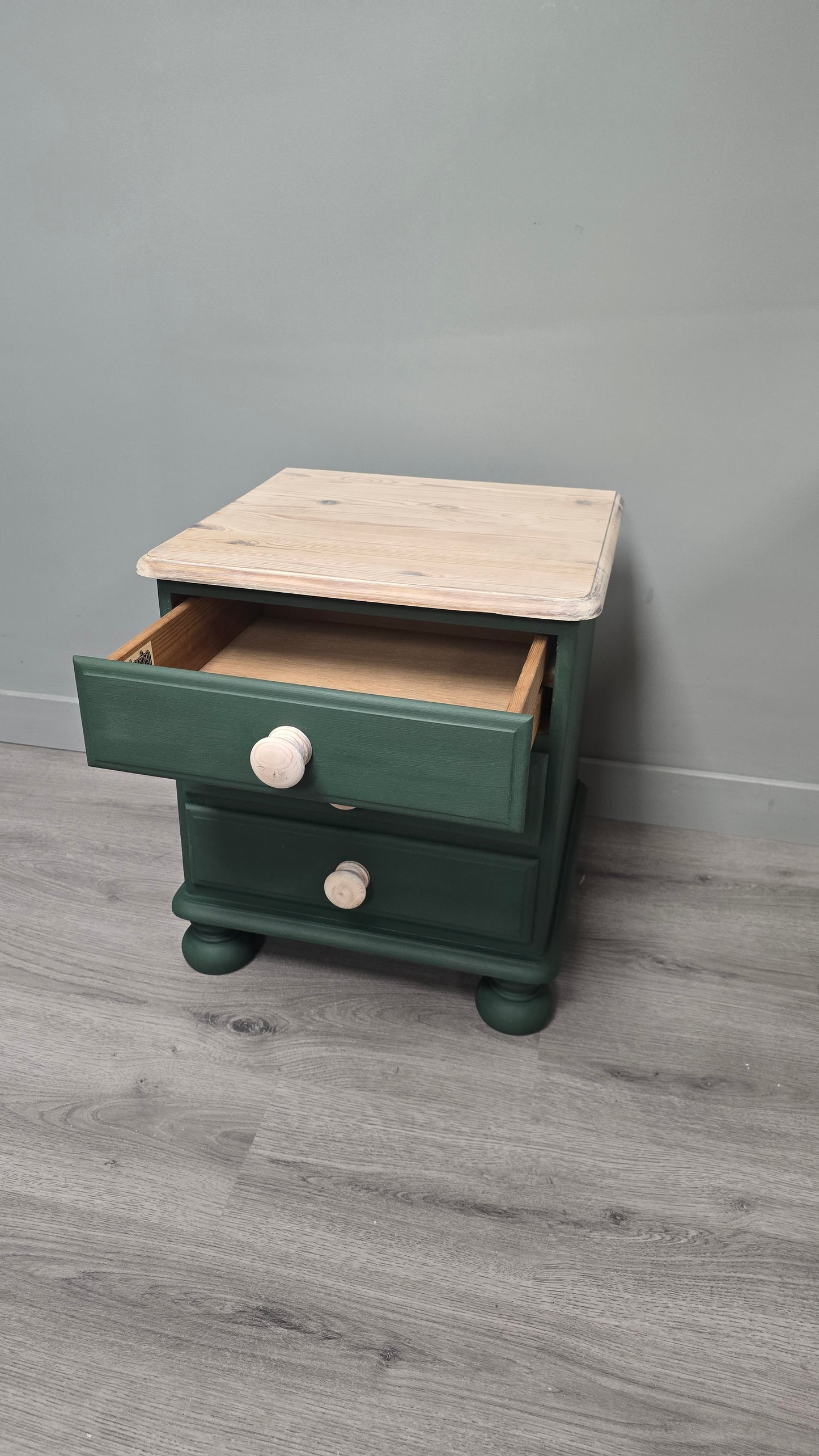 3drawer Bedside table