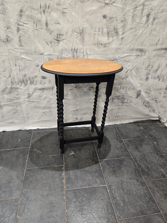 Oval plant stand