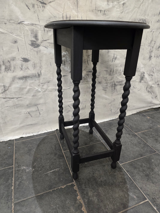 Oval plant stand