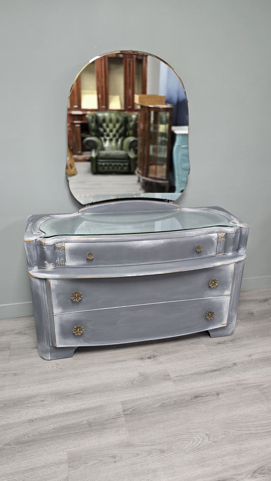 Dressing table with 3 drawers