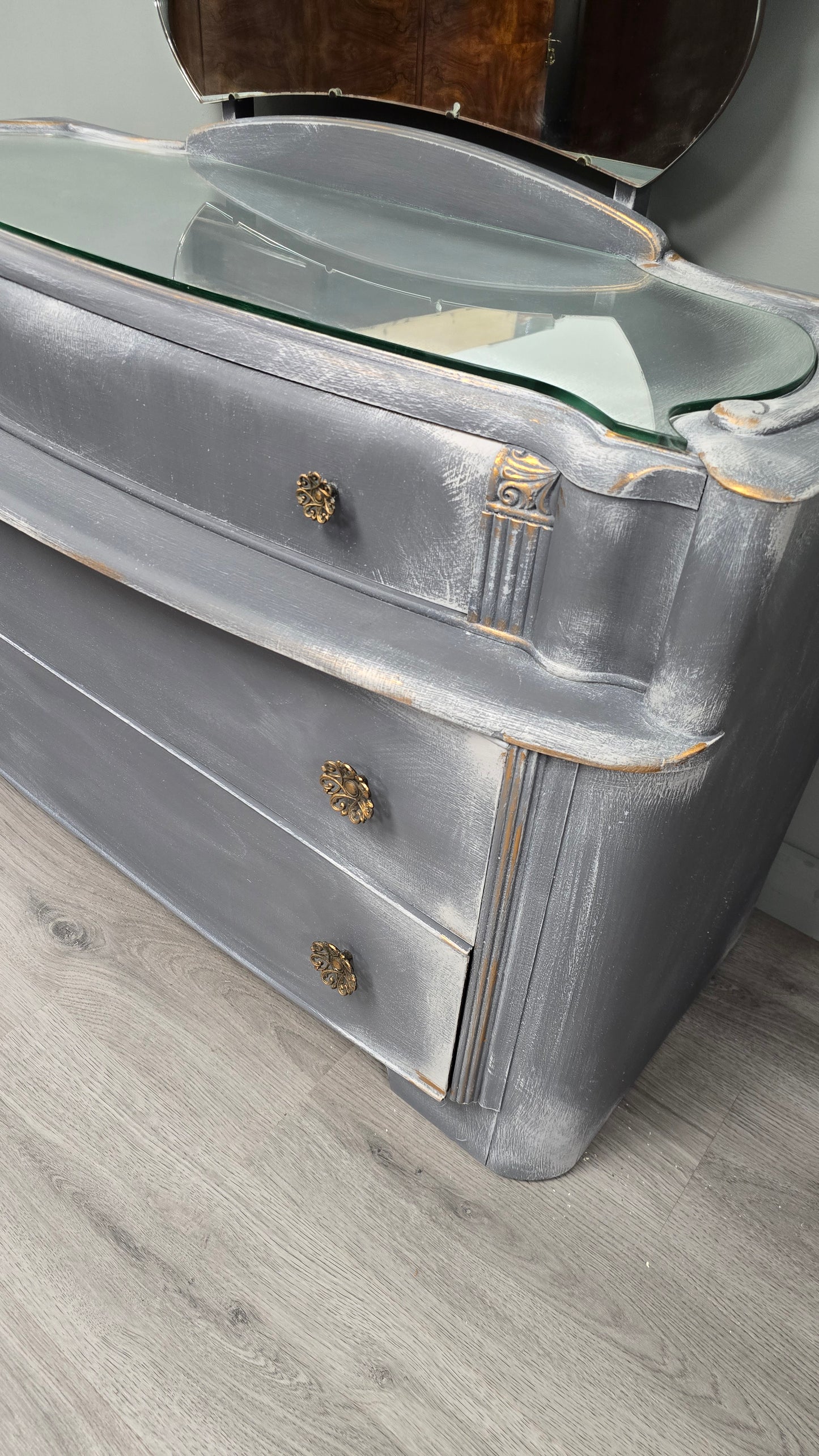 Dressing table with 3 drawers