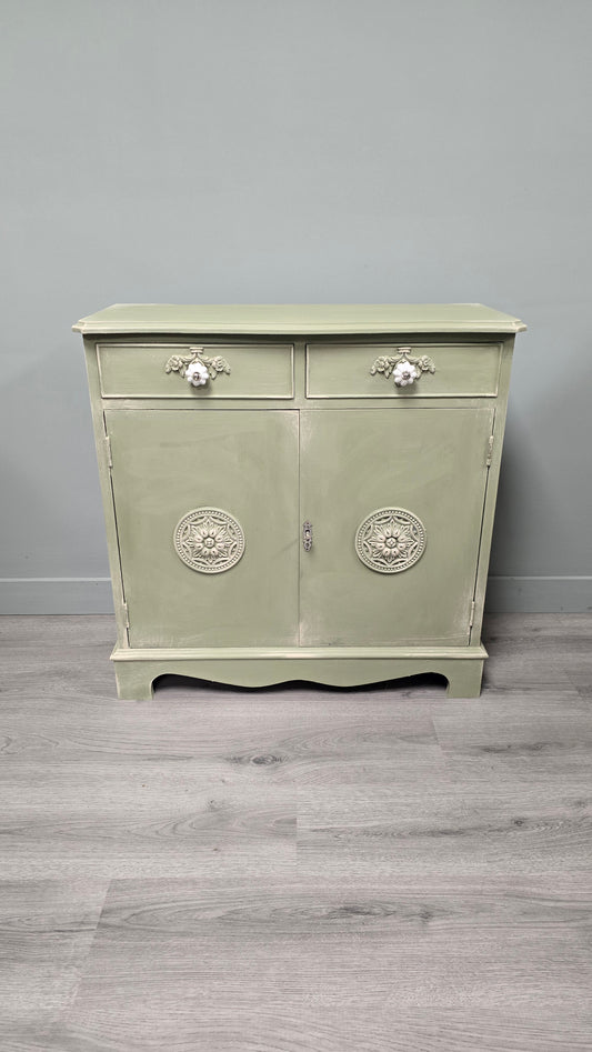 Château Grey cupboard