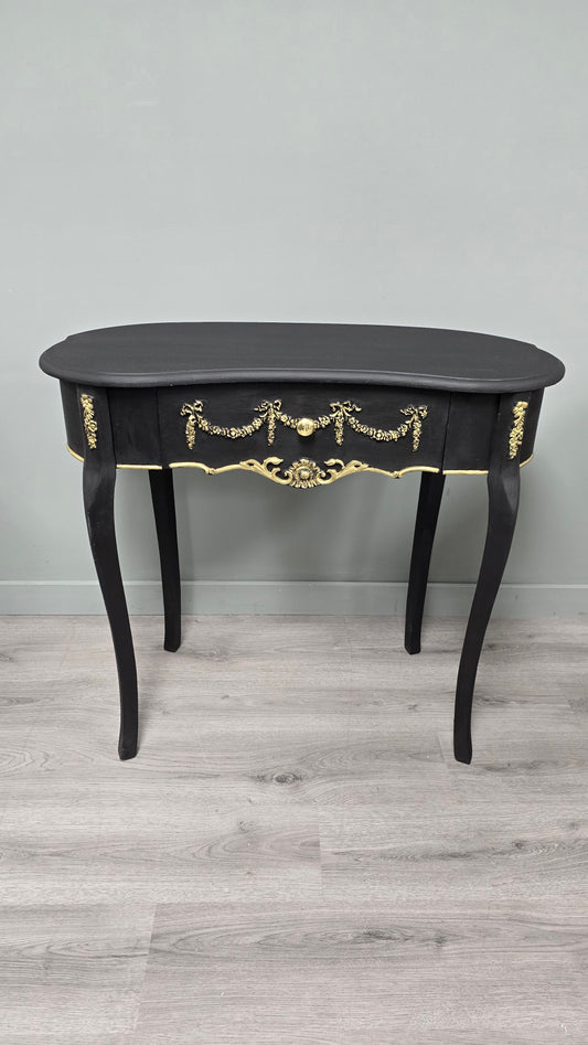 Sidetable with drawer