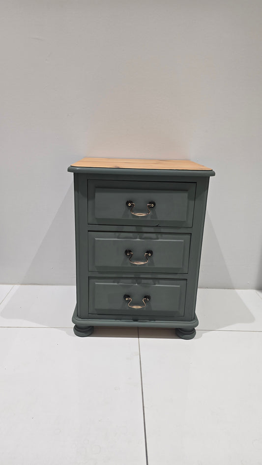 3 drawer bedside chest
