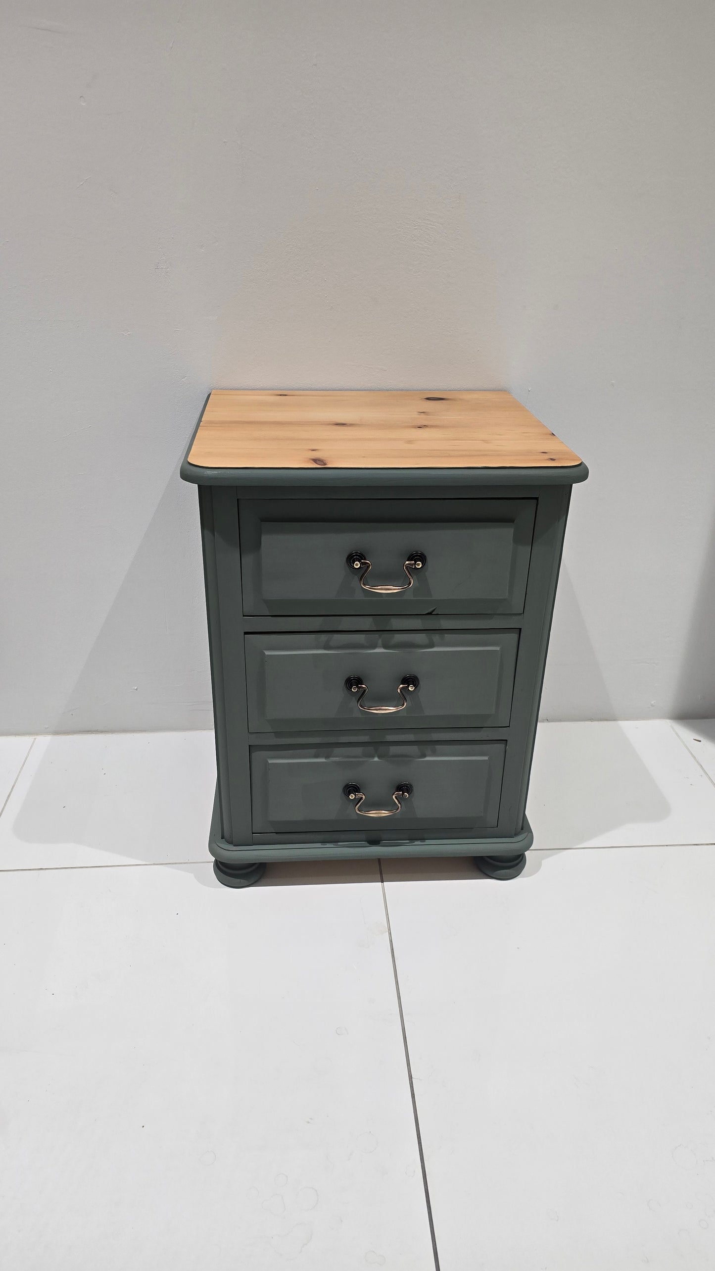 3 drawer bedside chest