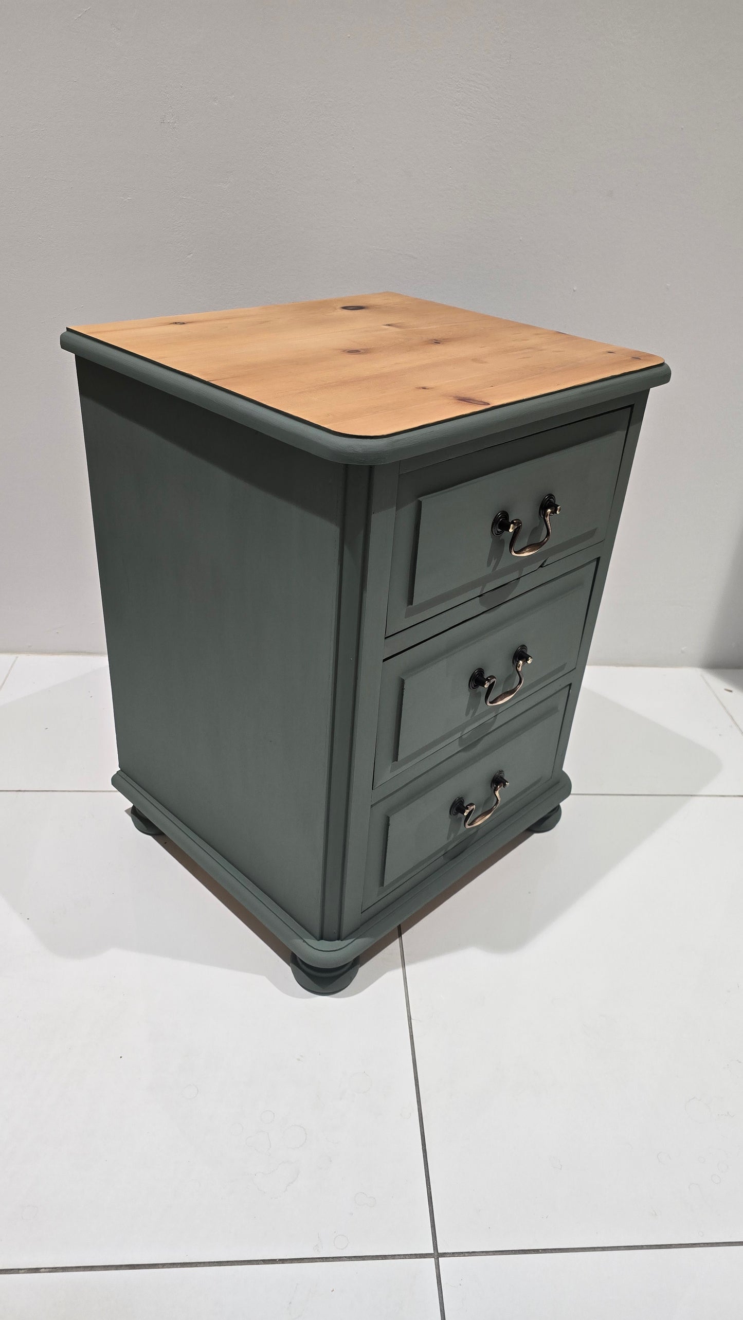 3 drawer bedside chest