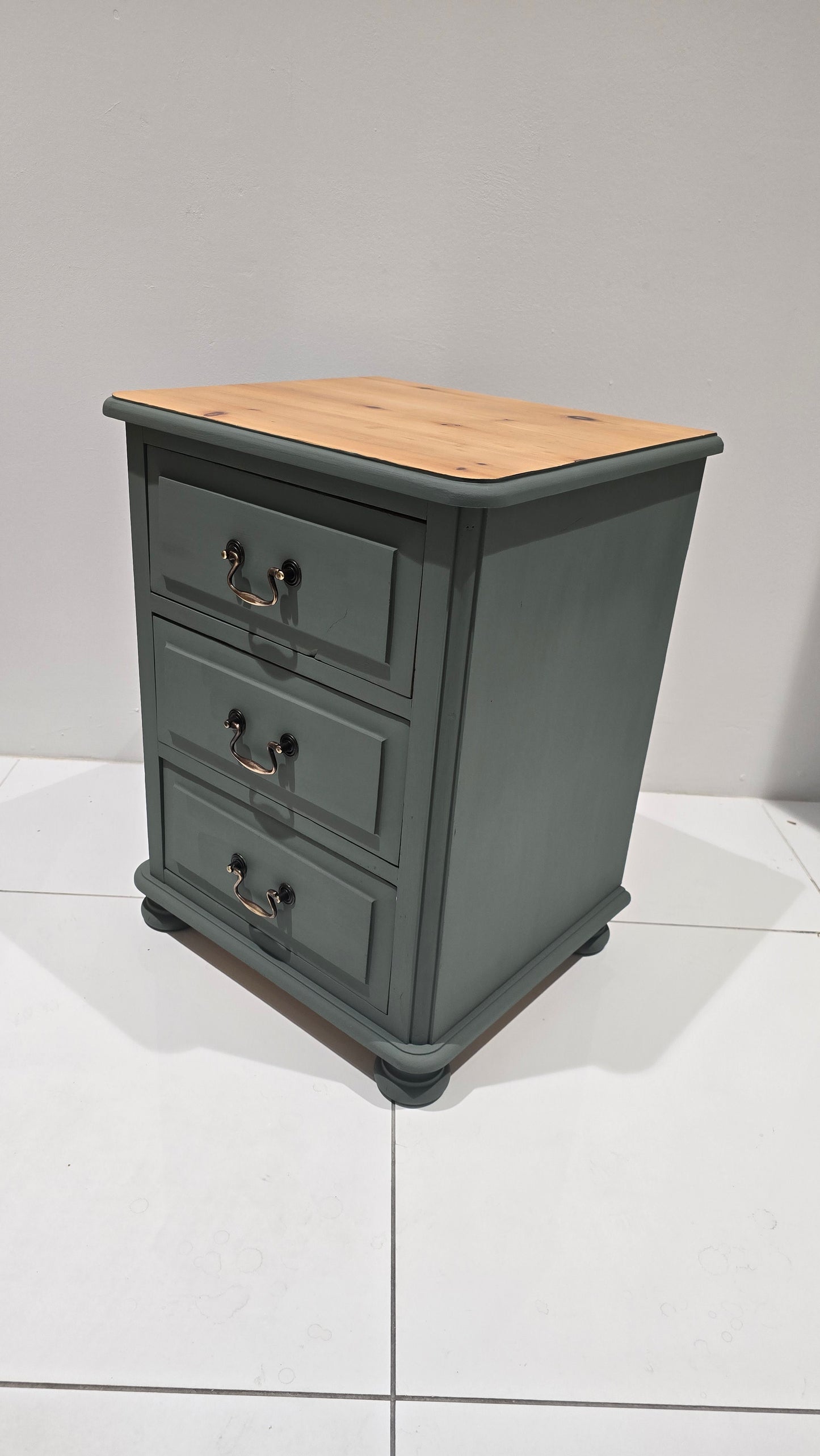 3 drawer bedside chest