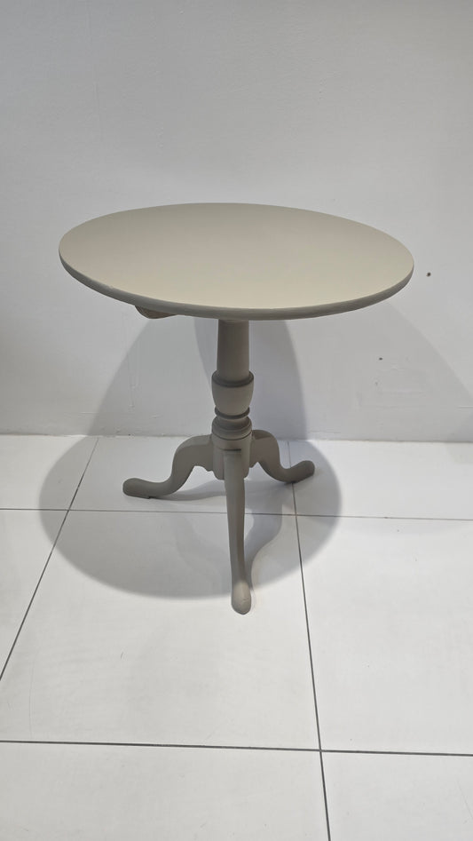 Occasional table with flip top