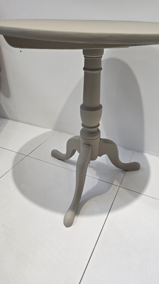 Occasional table with flip top