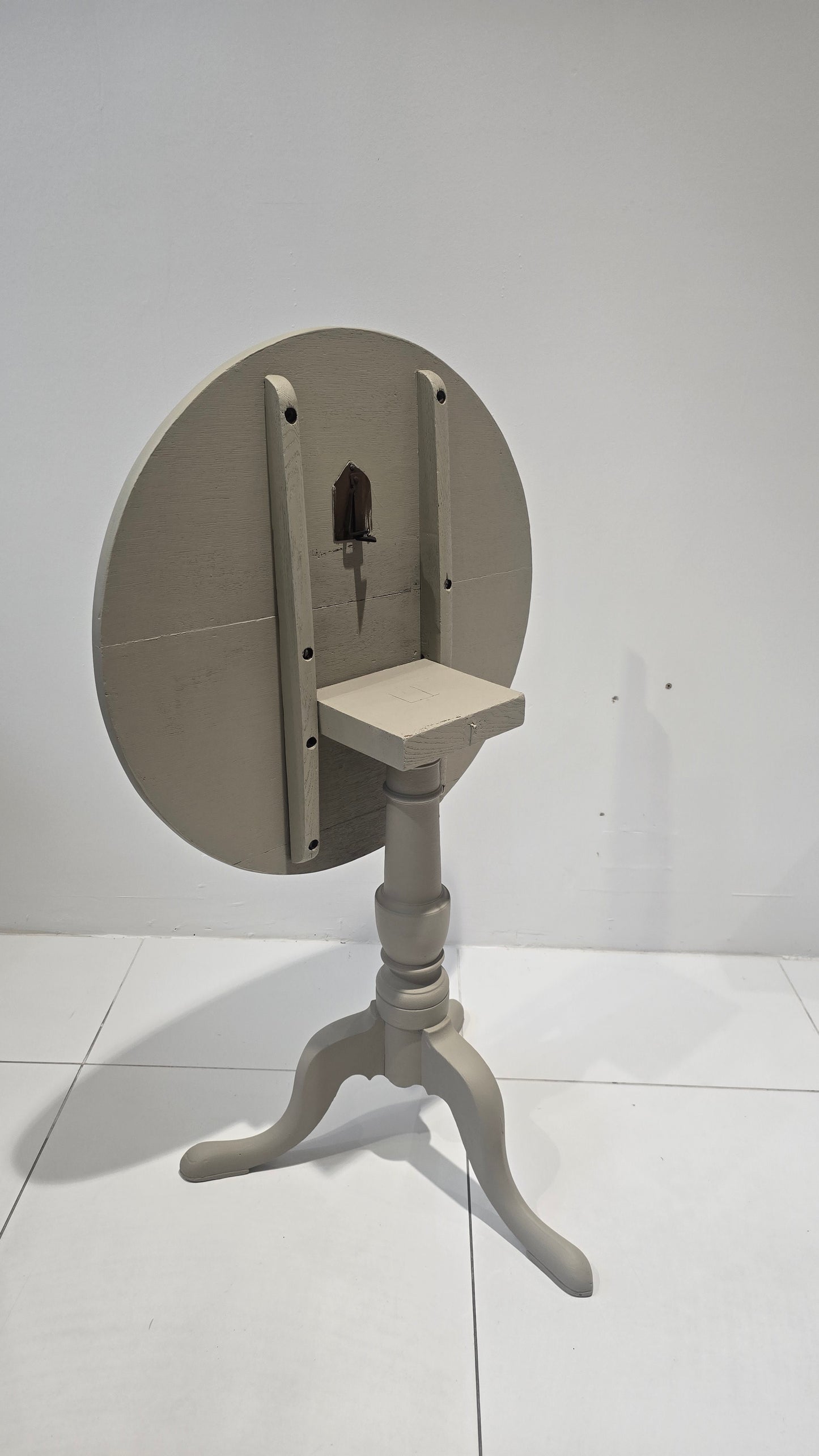 Occasional table with flip top