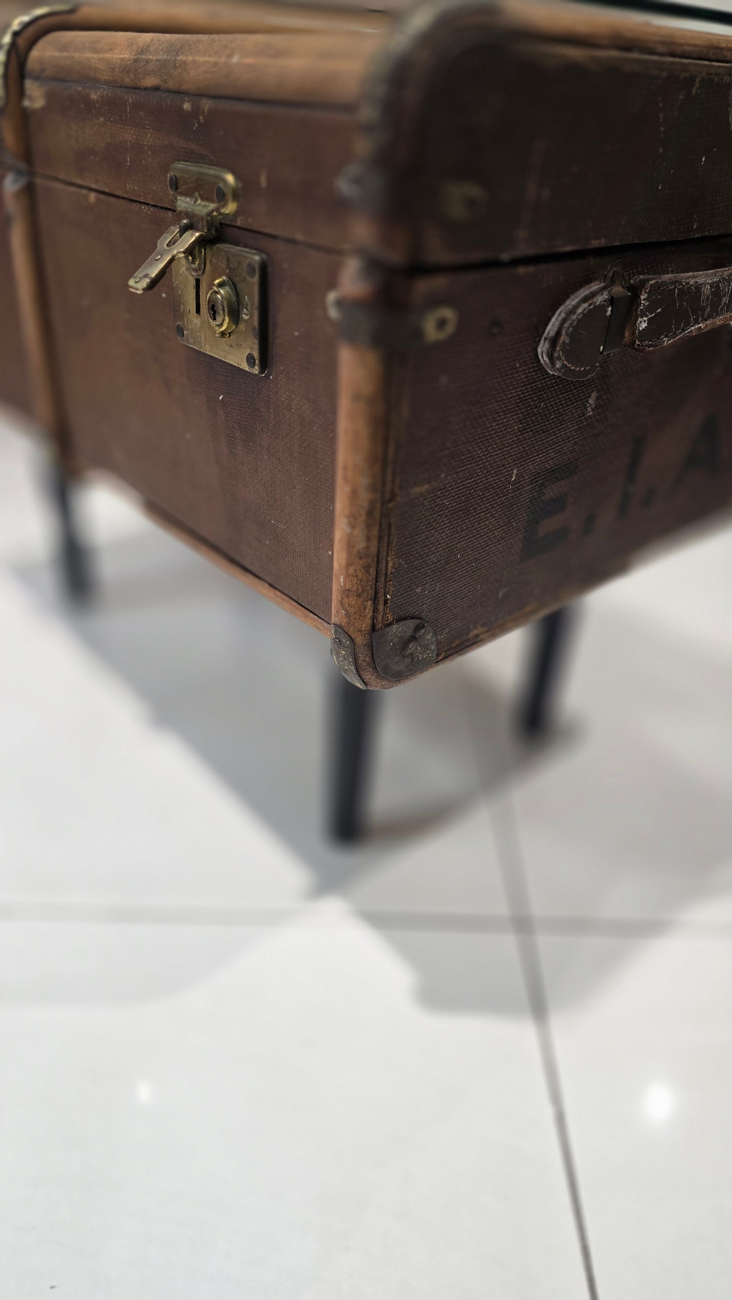Luggage Steam trunk Coffee Table