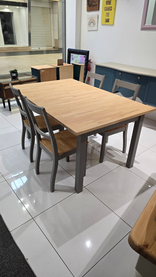 Extending Table with 4 chairs
