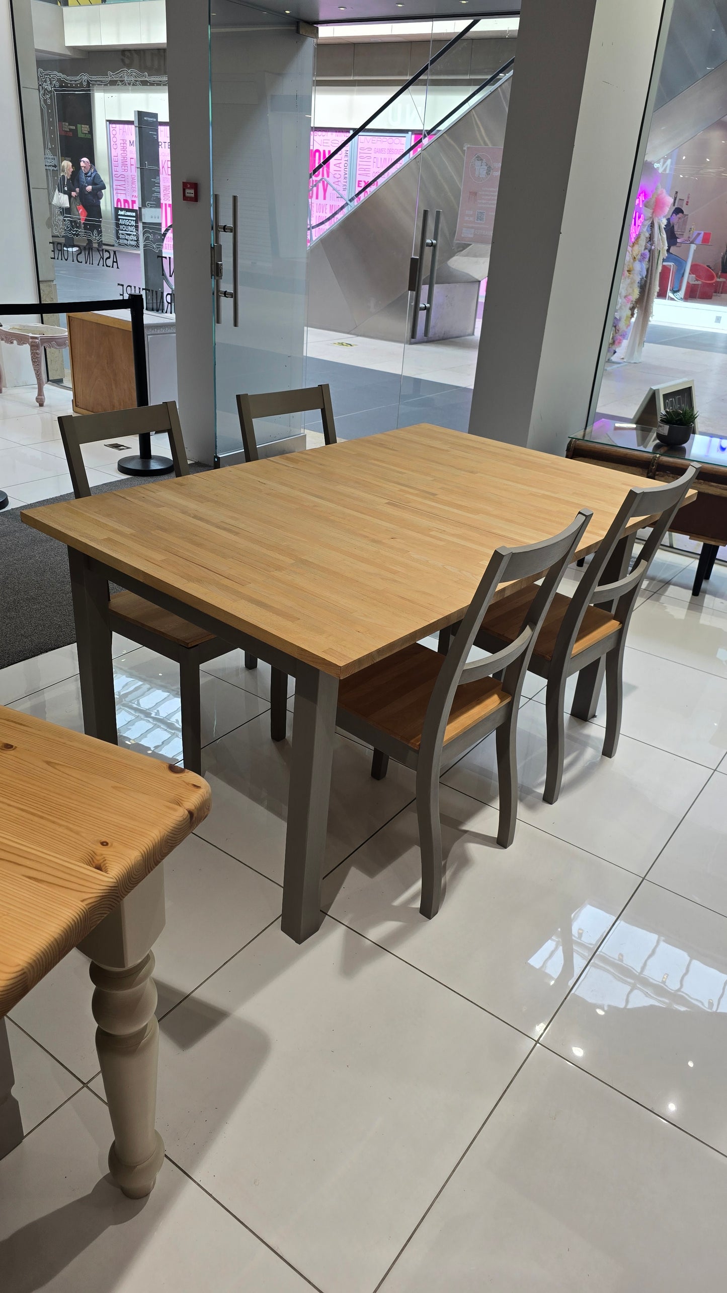 Extending Table with 4 chairs