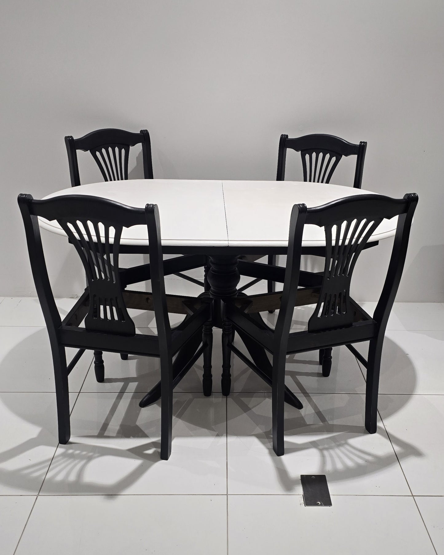 Dining table and 4 chairs
