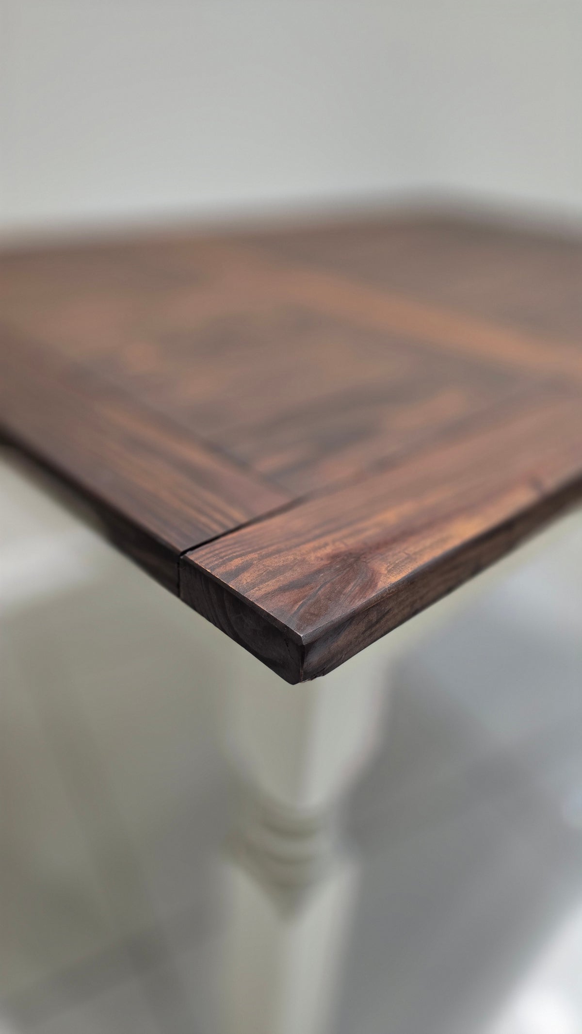 Dining table wimborne white and cocoa stained top