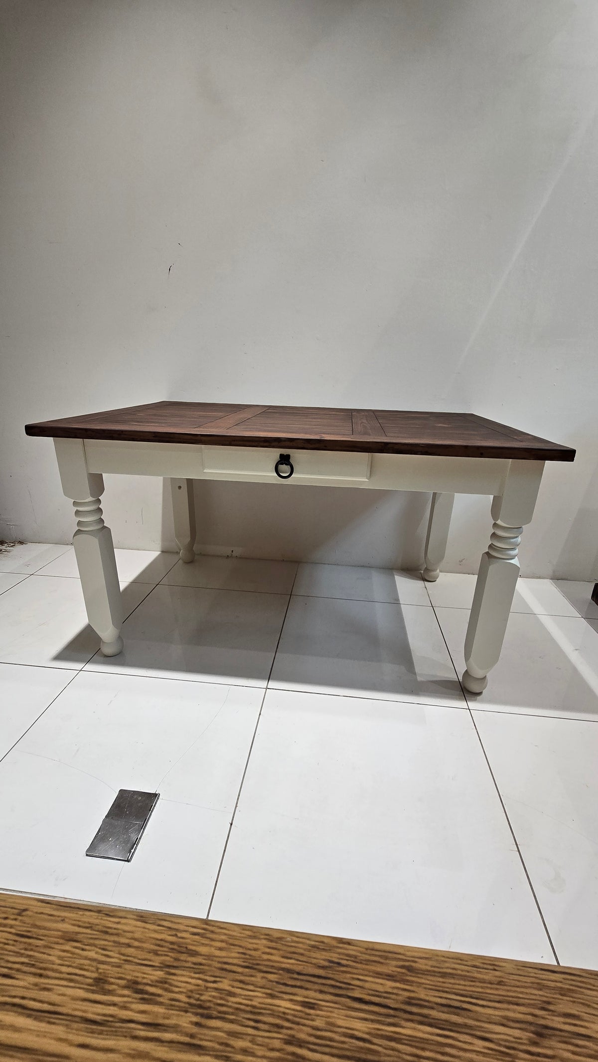 Dining table wimborne white and cocoa stained top