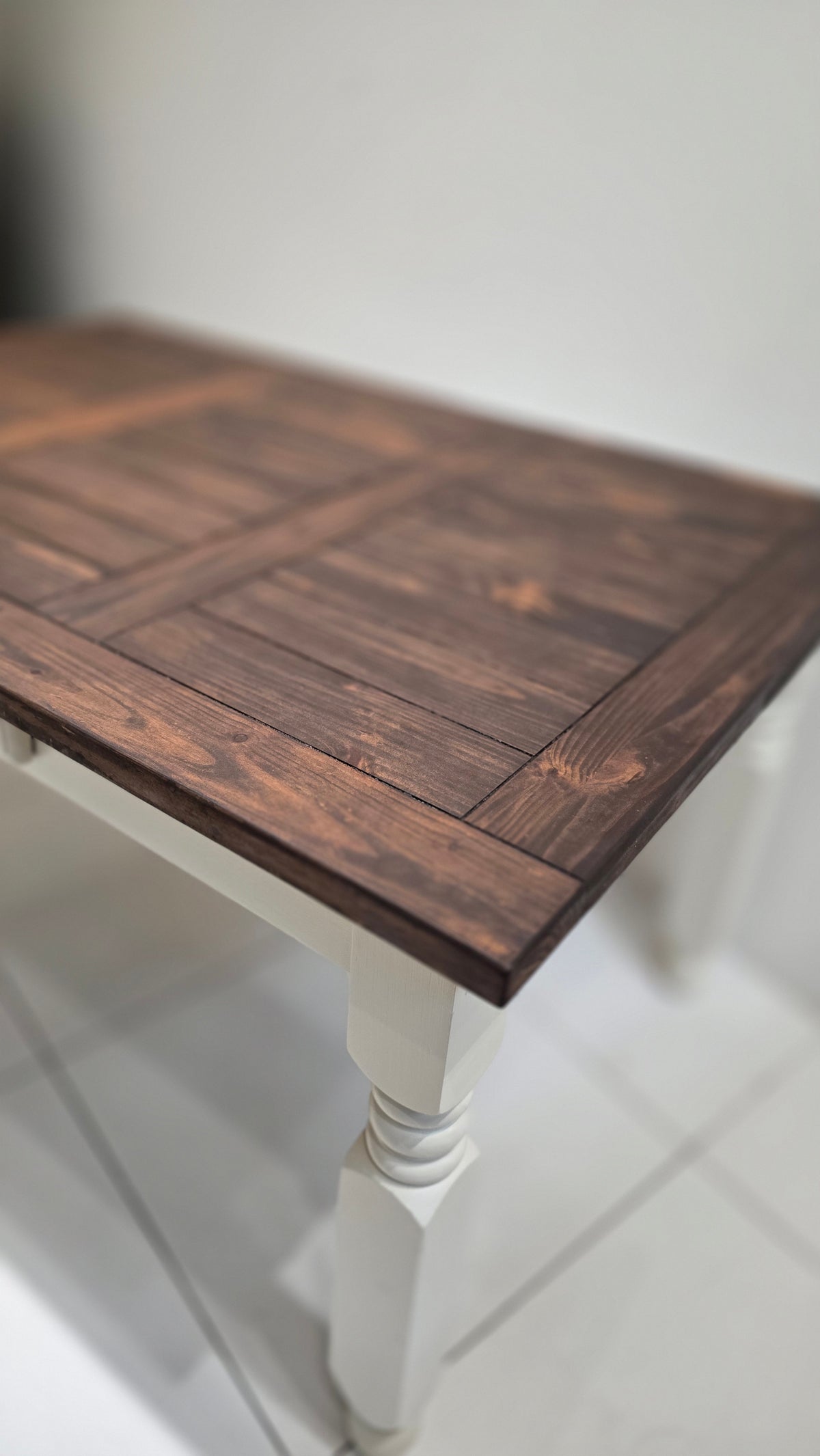 Dining table wimborne white and cocoa stained top