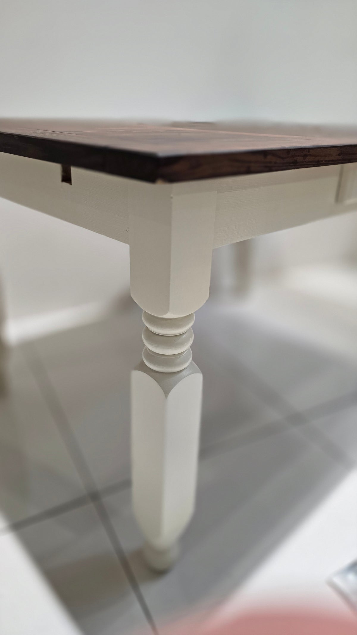 Dining table wimborne white and cocoa stained top