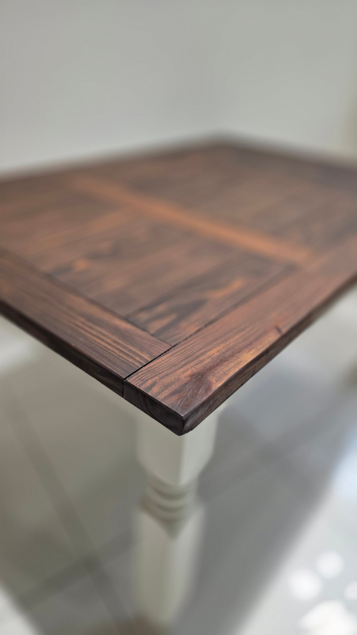 Dining table wimborne white and cocoa stained top